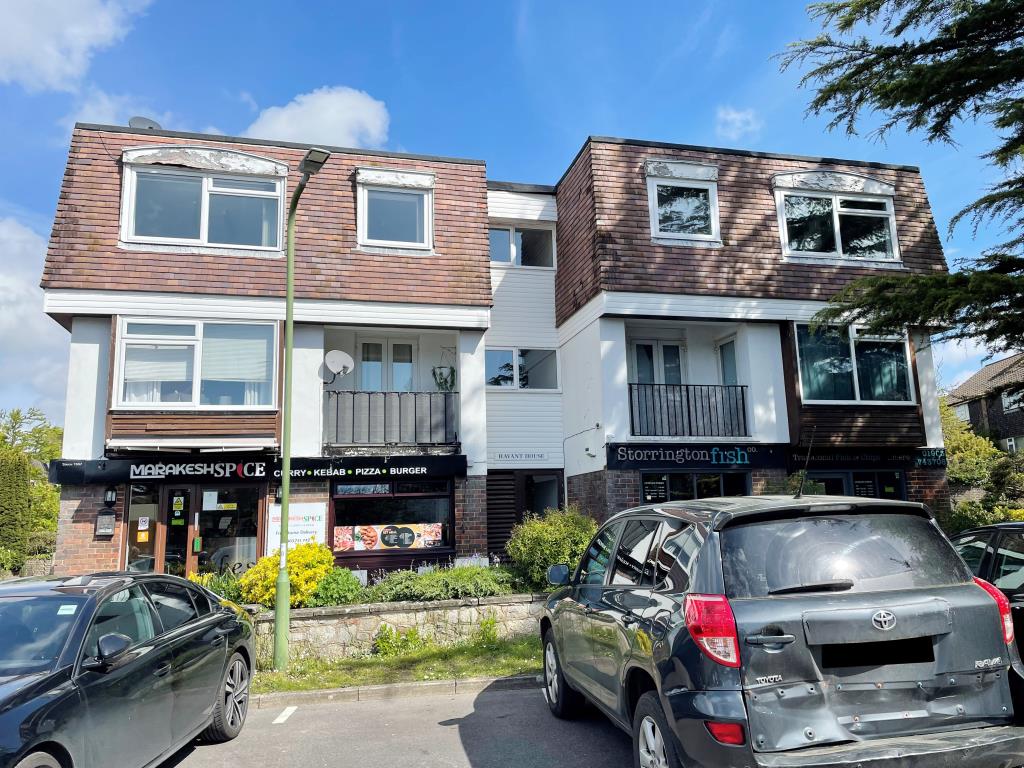 Lot: 44 - FREEHOLD MIXED USE INVESTMENT - front view of Havant House from main car park